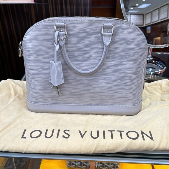 Louis Vuitton Alma PM Lilac Nacre - Picture 9 of 9